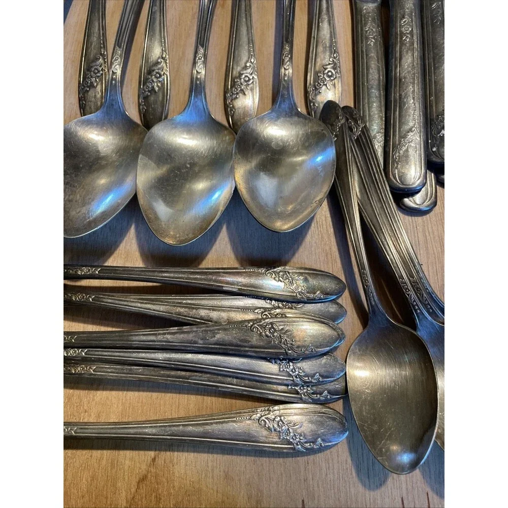 Queen Bess II Oneida Community Tudor Plate Flatware Lot Spoons Forks 32 Pcs
